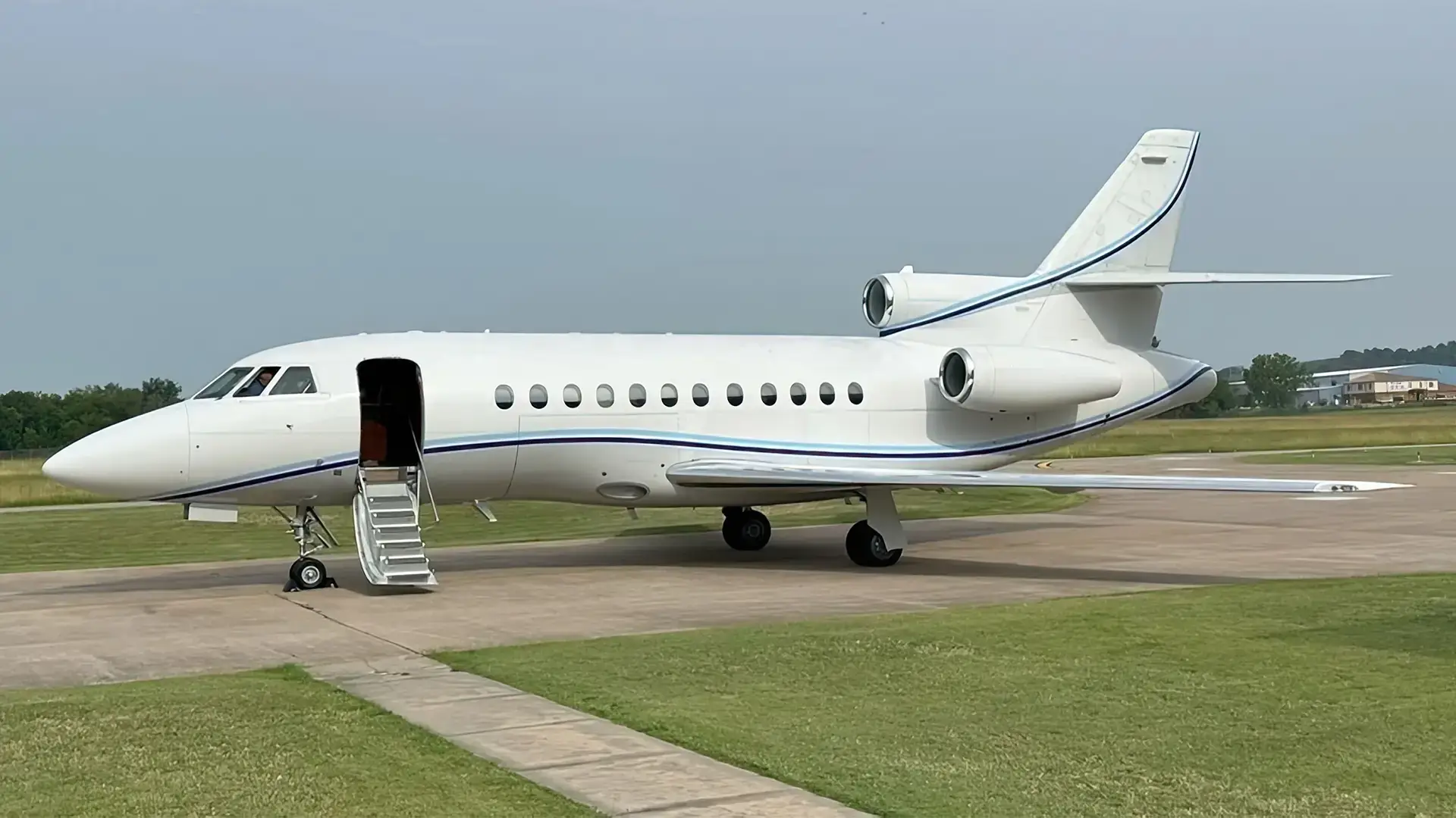 Falcon 900B-1